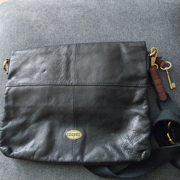 Fossil Explorer Fold Over Brown Leather Crossbody Messenger or Shoulder Pre-Love - Picture 1 of 4